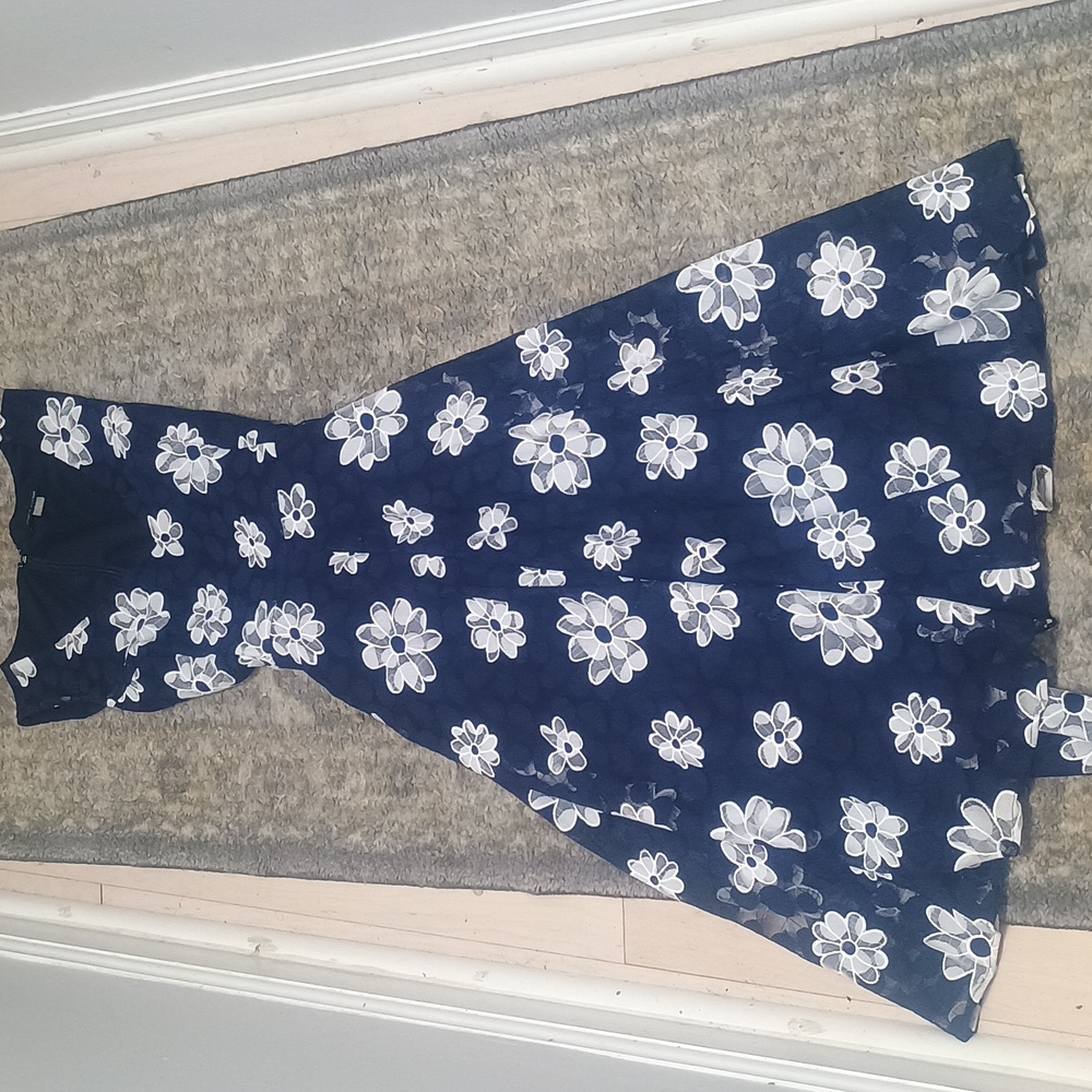Sleeveless V Neck Dress